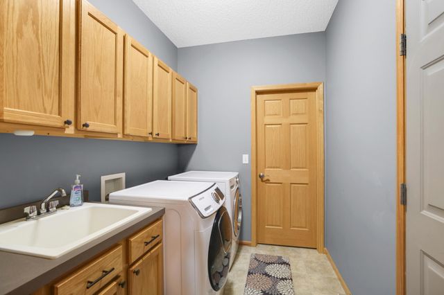 6121 Summit Curve S, Cottage Grove, MN 55016