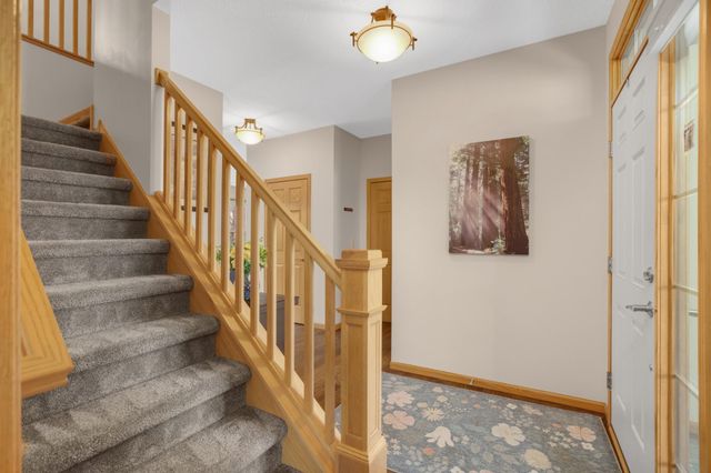 6121 Summit Curve S, Cottage Grove, MN 55016