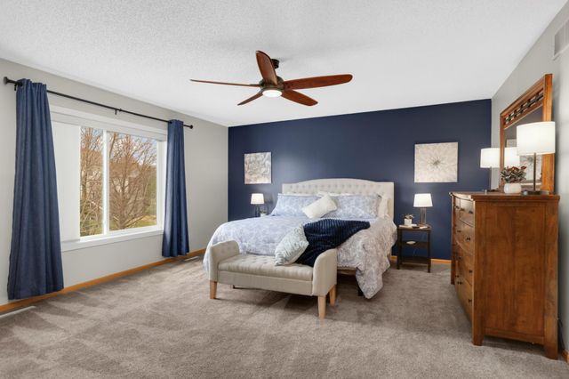 6121 Summit Curve S, Cottage Grove, MN 55016