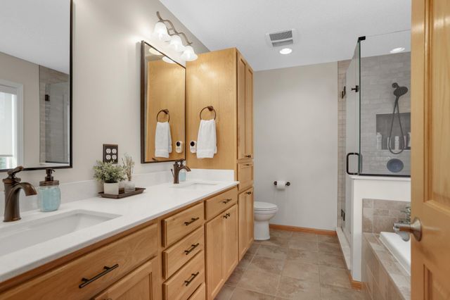 6121 Summit Curve S, Cottage Grove, MN 55016