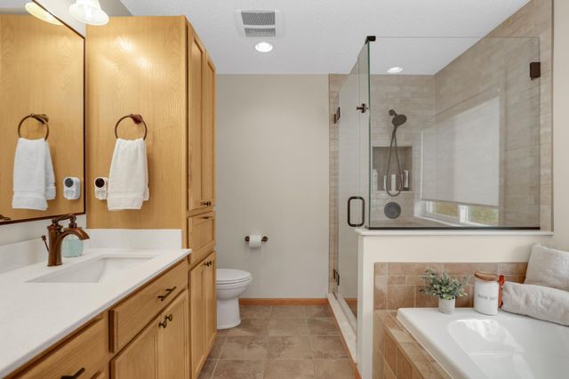 6121 Summit Curve S, Cottage Grove, MN 55016