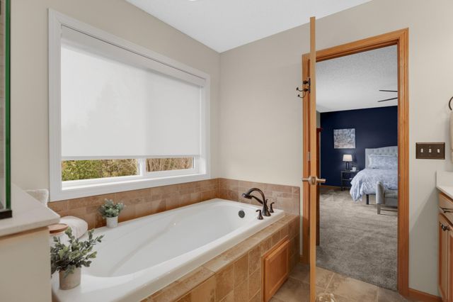 6121 Summit Curve S, Cottage Grove, MN 55016