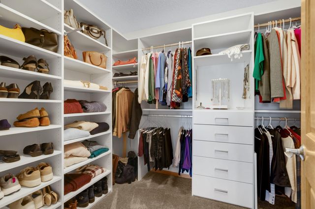 6121 Summit Curve S, Cottage Grove, MN 55016