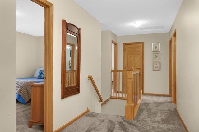 6121 Summit Curve S, Cottage Grove, MN 55016