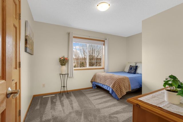 6121 Summit Curve S, Cottage Grove, MN 55016