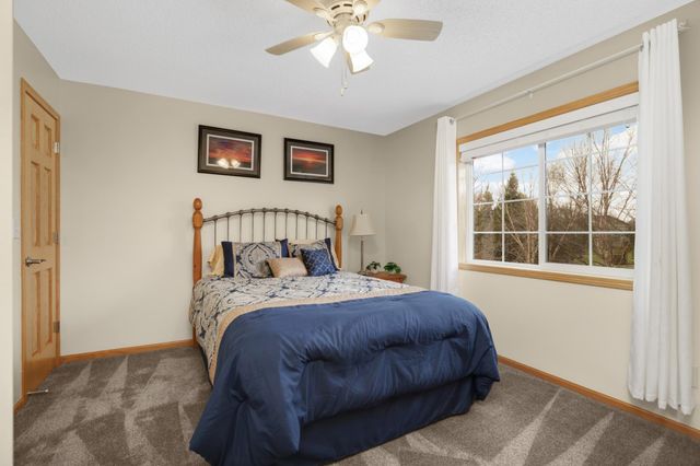 6121 Summit Curve S, Cottage Grove, MN 55016