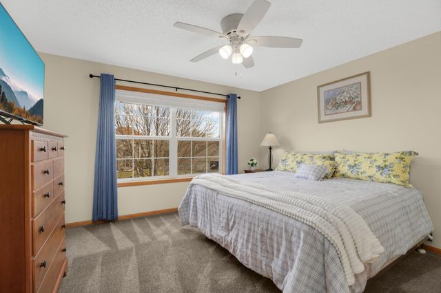 6121 Summit Curve S, Cottage Grove, MN 55016