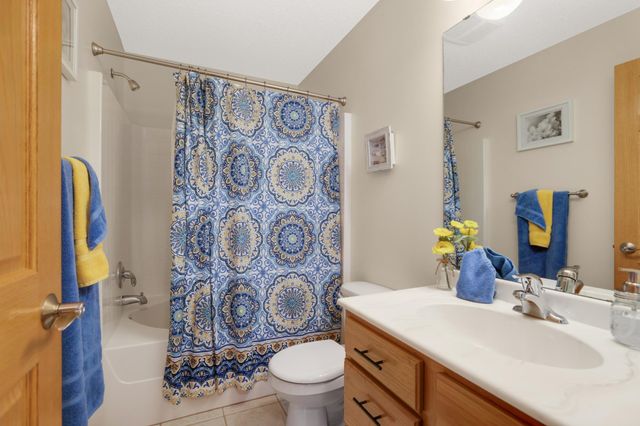 6121 Summit Curve S, Cottage Grove, MN 55016