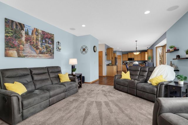 6121 Summit Curve S, Cottage Grove, MN 55016