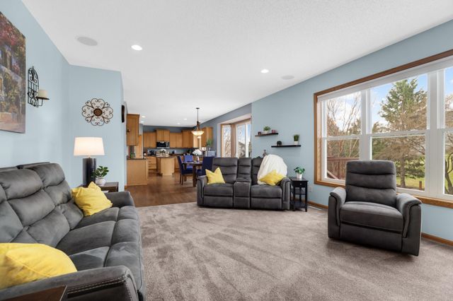 6121 Summit Curve S, Cottage Grove, MN 55016