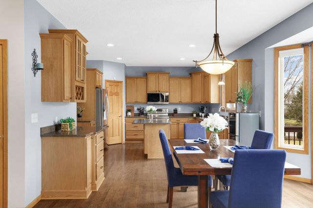 6121 Summit Curve S, Cottage Grove, MN 55016