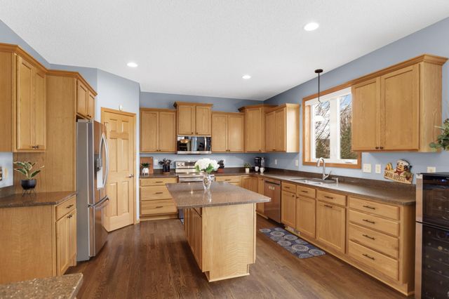 6121 Summit Curve S, Cottage Grove, MN 55016