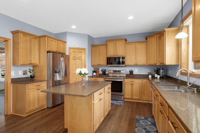 6121 Summit Curve S, Cottage Grove, MN 55016