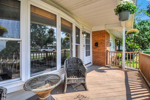 959 Ridge Avenue, Elk Grove Village, IL 60007