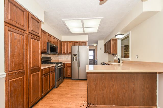 959 Ridge Avenue, Elk Grove Village, IL 60007