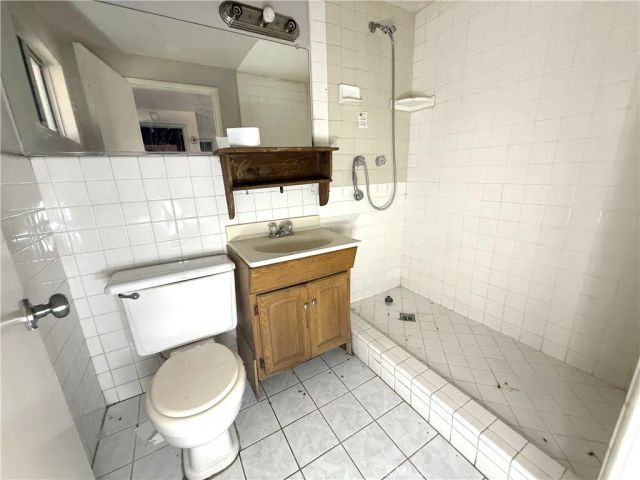 901 S C, Madera, CA 93638