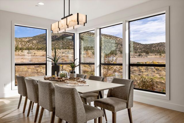 13210 SW Seven Peaks Loop, Powell Butte, OR 97753