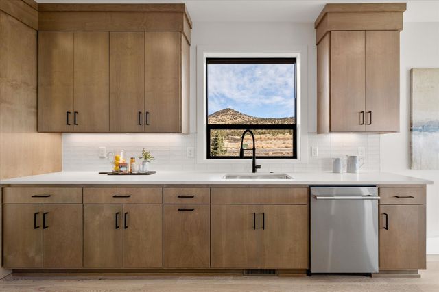 13210 SW Seven Peaks Loop, Powell Butte, OR 97753