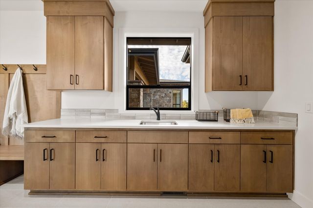 13210 SW Seven Peaks Loop, Powell Butte, OR 97753