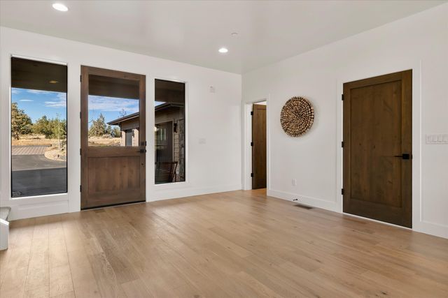 13210 SW Seven Peaks Loop, Powell Butte, OR 97753