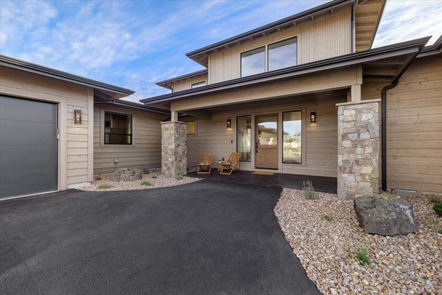 13210 SW Seven Peaks Loop, Powell Butte, OR 97753