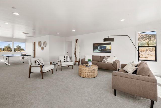 13210 SW Seven Peaks Loop, Powell Butte, OR 97753