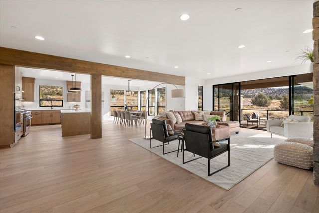 13210 SW Seven Peaks Loop, Powell Butte, OR 97753