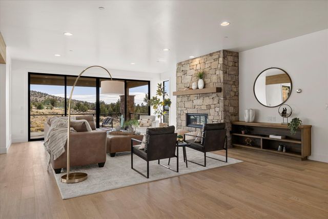 13210 SW Seven Peaks Loop, Powell Butte, OR 97753