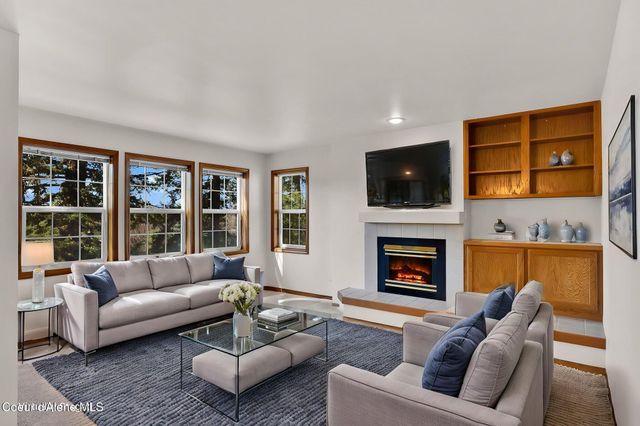 8233 N Ridgewood DR, APT 4, Hayden, ID 83835