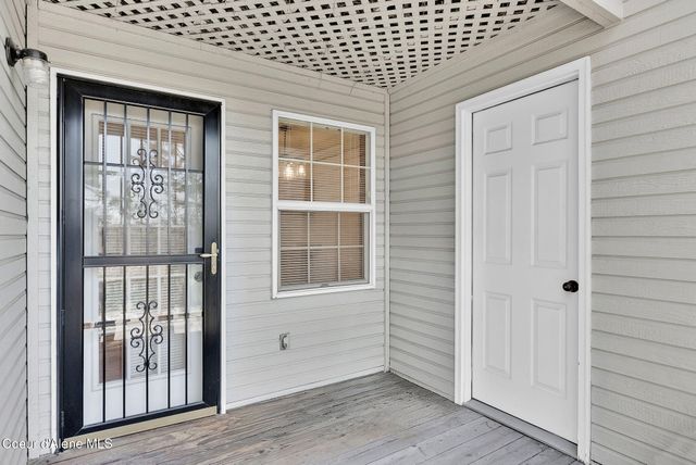 8233 N Ridgewood DR, APT 4, Hayden, ID 83835