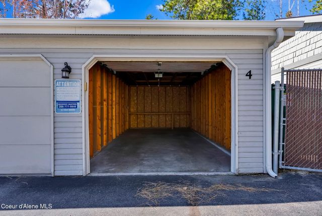 8233 N Ridgewood DR, APT 4, Hayden, ID 83835