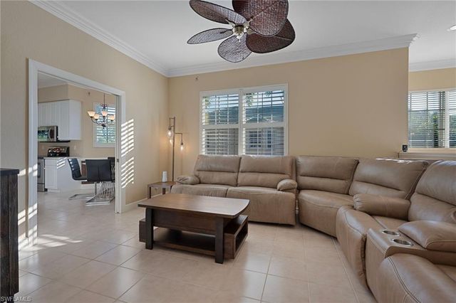 642 Vintage Reserve CIR # 3D, Naples, FL 34119