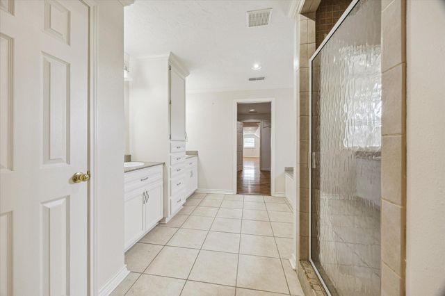 5659 Lymbar Drive, Houston, TX 77096