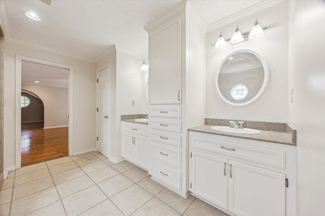 5659 Lymbar Drive, Houston, TX 77096