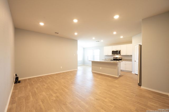 556 Chaco Loop, Seguin, TX 78155