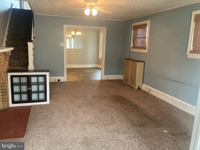 2054 W MARKET ST, Pottsville, PA 17901