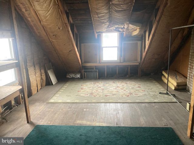 2054 W MARKET ST, Pottsville, PA 17901