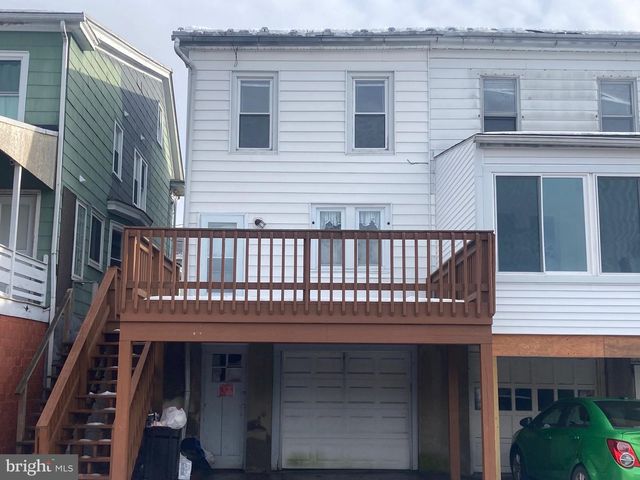 2054 W MARKET ST, Pottsville, PA 17901
