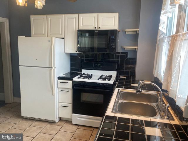 2054 W MARKET ST, Pottsville, PA 17901