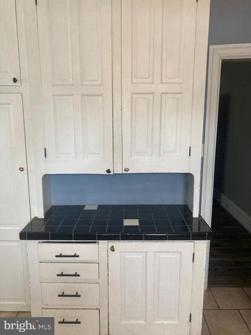 2054 W MARKET ST, Pottsville, PA 17901