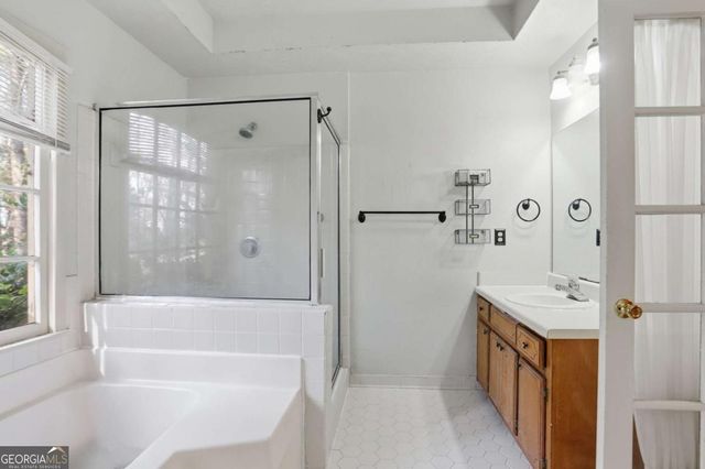 889 Lakeview Road, Grayson, GA 30017