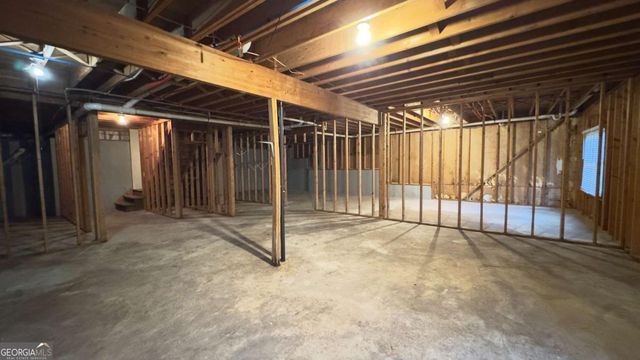 889 Lakeview Road, Grayson, GA 30017