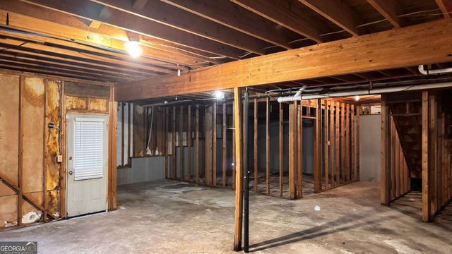 889 Lakeview Road, Grayson, GA 30017