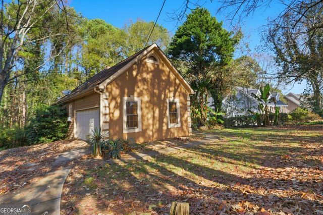 889 Lakeview Road, Grayson, GA 30017