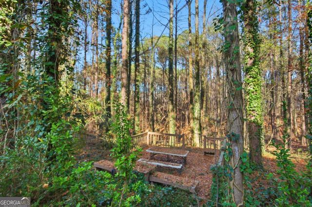 889 Lakeview Road, Grayson, GA 30017