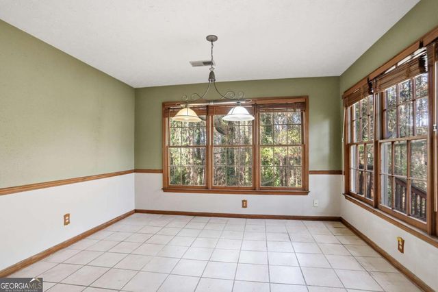 889 Lakeview Road, Grayson, GA 30017