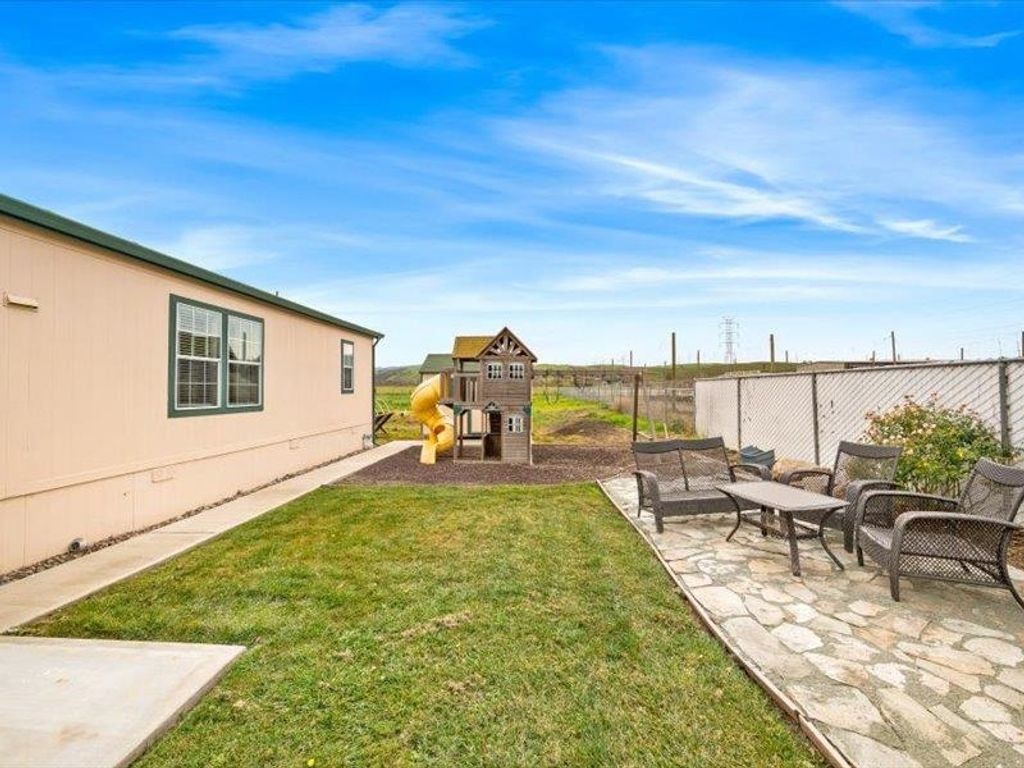 Image 14 of property listing at 5143 5143 Tesla Rd, Livermore, CA 94550