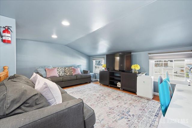 17 Clembil Court, Hopelawn, NJ 08861