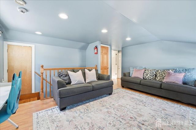 17 Clembil Court, Hopelawn, NJ 08861