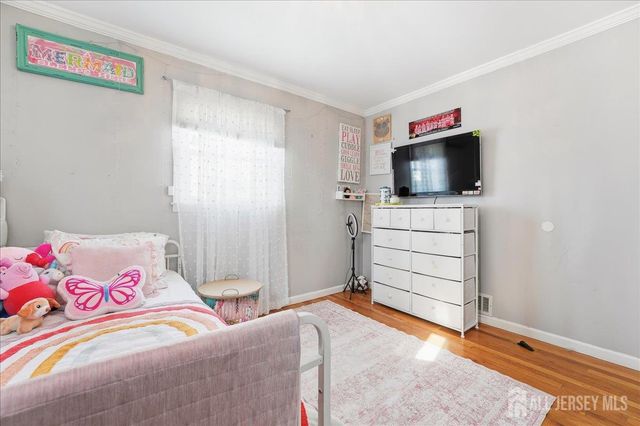 17 Clembil Court, Hopelawn, NJ 08861